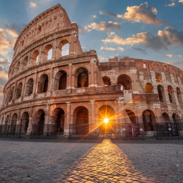 Rome,,Italy,At,The,Colosseum,Amphitheater,With,The,Sunrise,Through